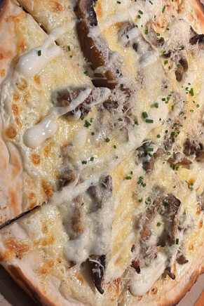 Mushroom &amp; Truffle Aioli Pizza (V)