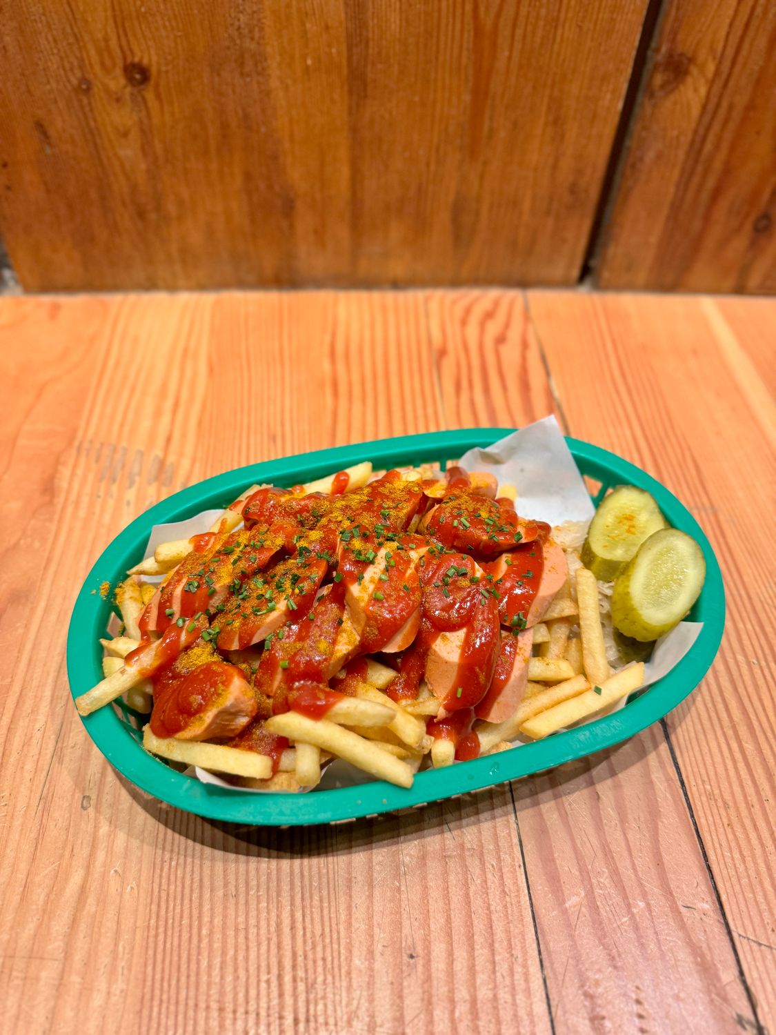 Vegan Currywurst &amp; Fries (V)