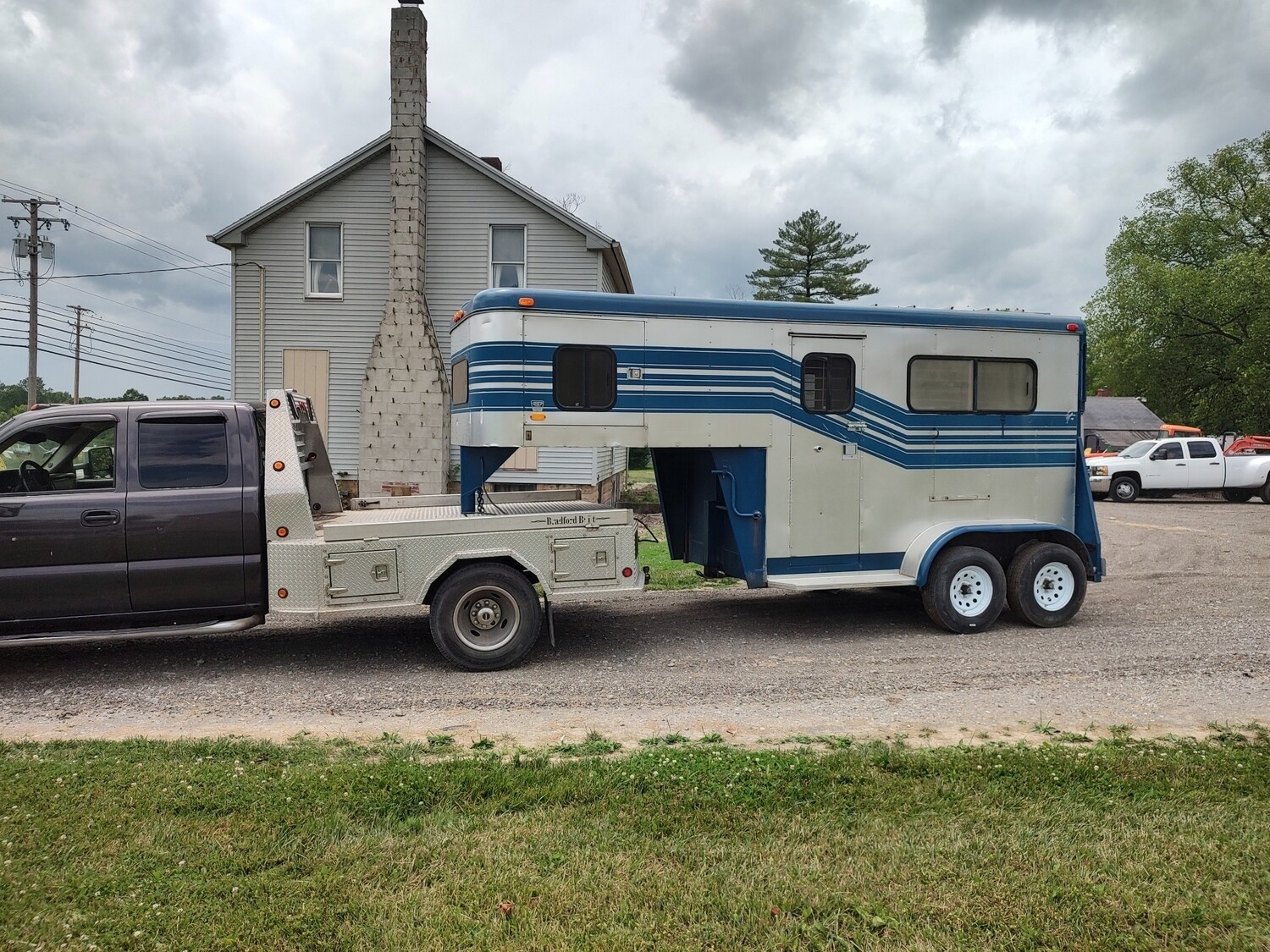 1986 TRAIL-ET 2H STRAIGHT LOAD GN HORSE TRAILER