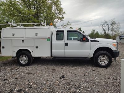 2014 F350 EXT. CAB 4X4 ENCLOSED CONTRACTOR SERVICE BODY