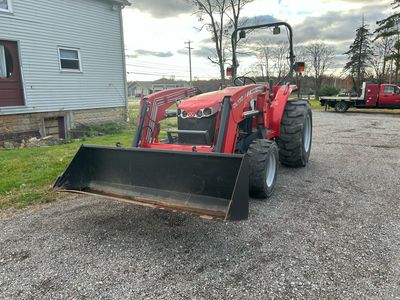 2009 MF 1652 4X4 TRACTOR W/LOADER