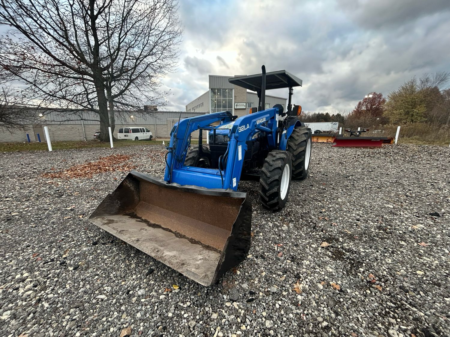 2005 New Holland TN55 4x4 Tractor w/ Loader