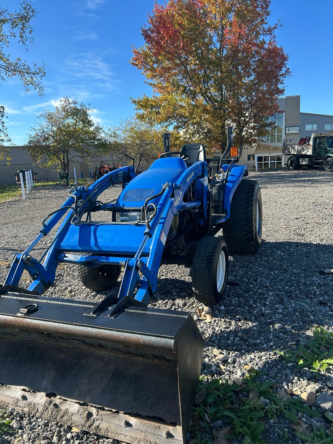 2002 New Holland TC40 4x4 Tractor w/ Loader 40hp