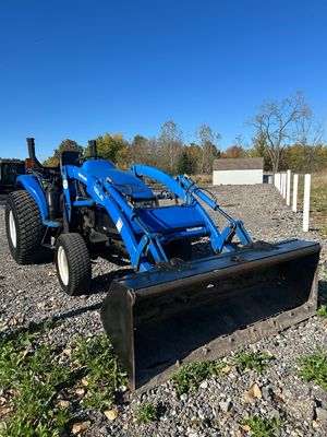 2002 New Holland TC40 4x4 Tractor w/ Loader 40hp