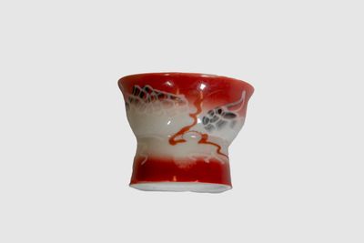Tasse à sake avec image homme-femme à l'interieur