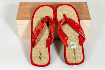Tongs en paille tatami
