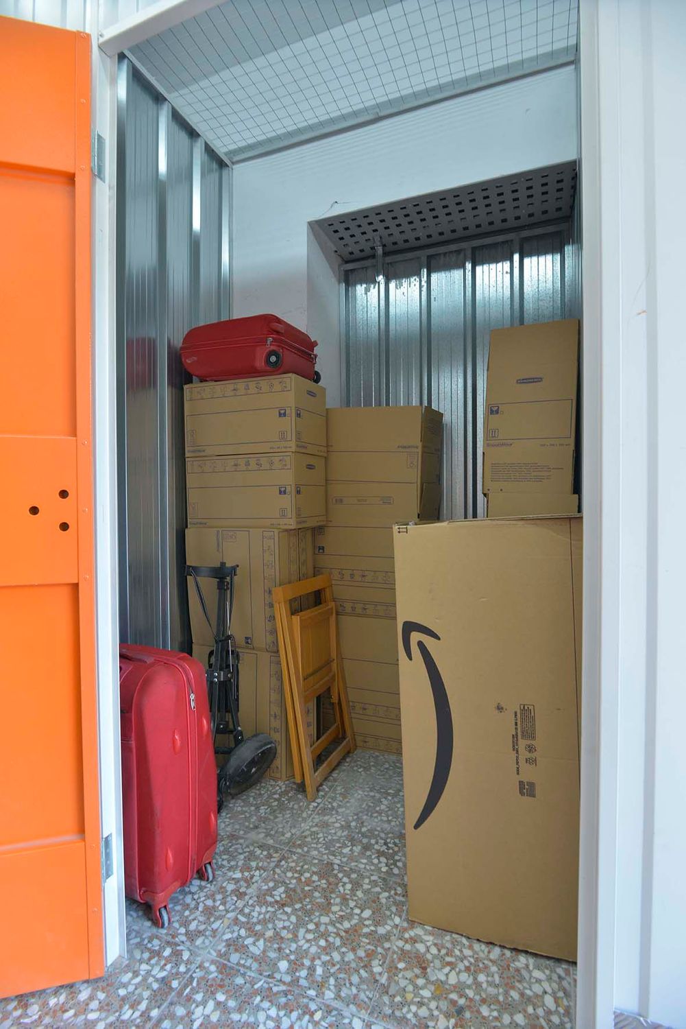 Trastero mediano - Medium unit - Box moyen. |2,7m2 - 3,2m2| Precio mensual 56 - 72€. Reserva 35€.