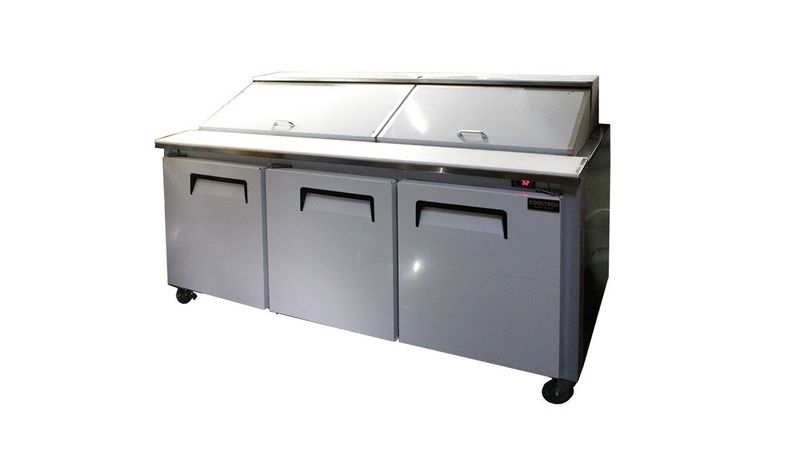 Universal Coolers 60" Bakery Display Case