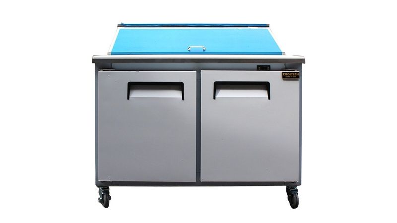 Universal Coolers 72" Bakery Display Case