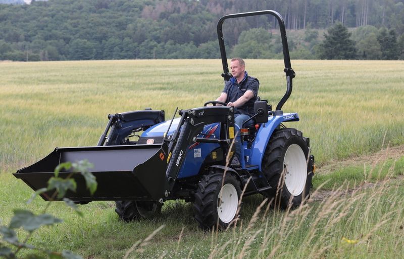 Iseki TLE3410 hydrostatisch met voorlader