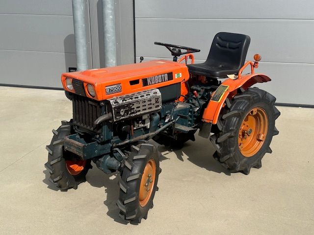Kubota B7000