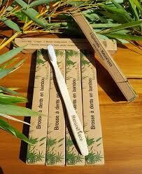 Brosse à dents en bambou (avec emballage)