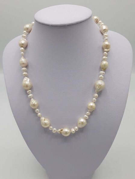 Necklace White pearls