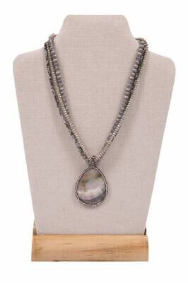 Grijze Ketting met parelmoerhanger Grijze Ketting met parelmoerhanger