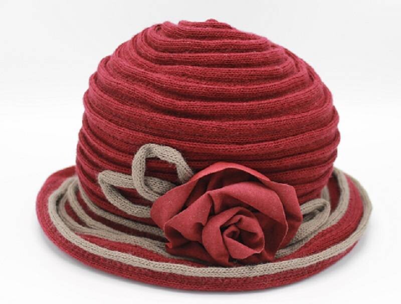 Bordeaux hat with flower