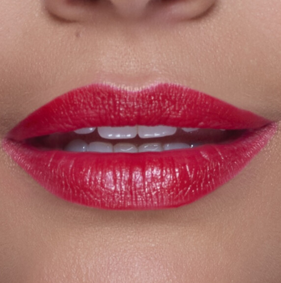 Perfect Moisture Lipstick  Raspberry Red N° 211