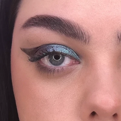 RARITY TRICHROME LIQUID EYESHADOW N° 6 Fluorite - Layla Cosmetics
