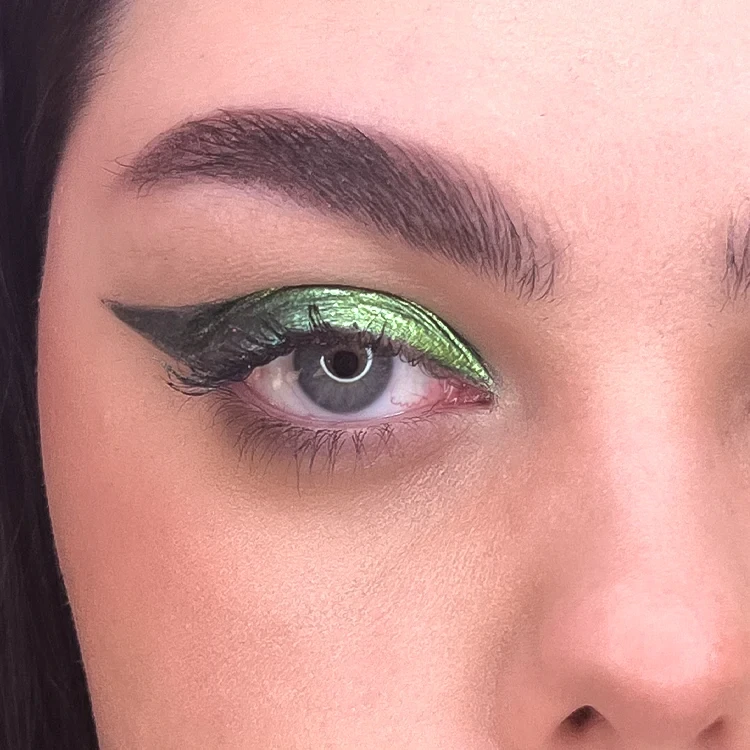 RARITY TRICHROME LIQUID EYESHADOW N° 5 Malachite - Layla Cosmetics