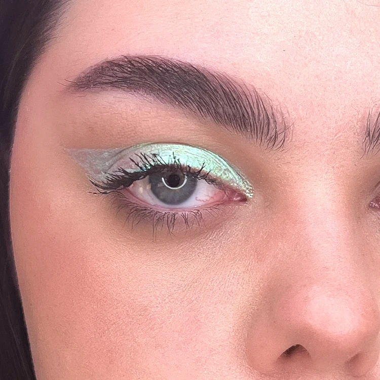 RARITY TRICHROME LIQUID EYESHADOW N°3 Opal - Layla Cosmetics
