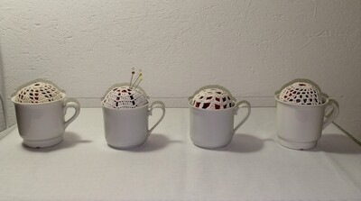 Speldenkussen kopje ruitjes