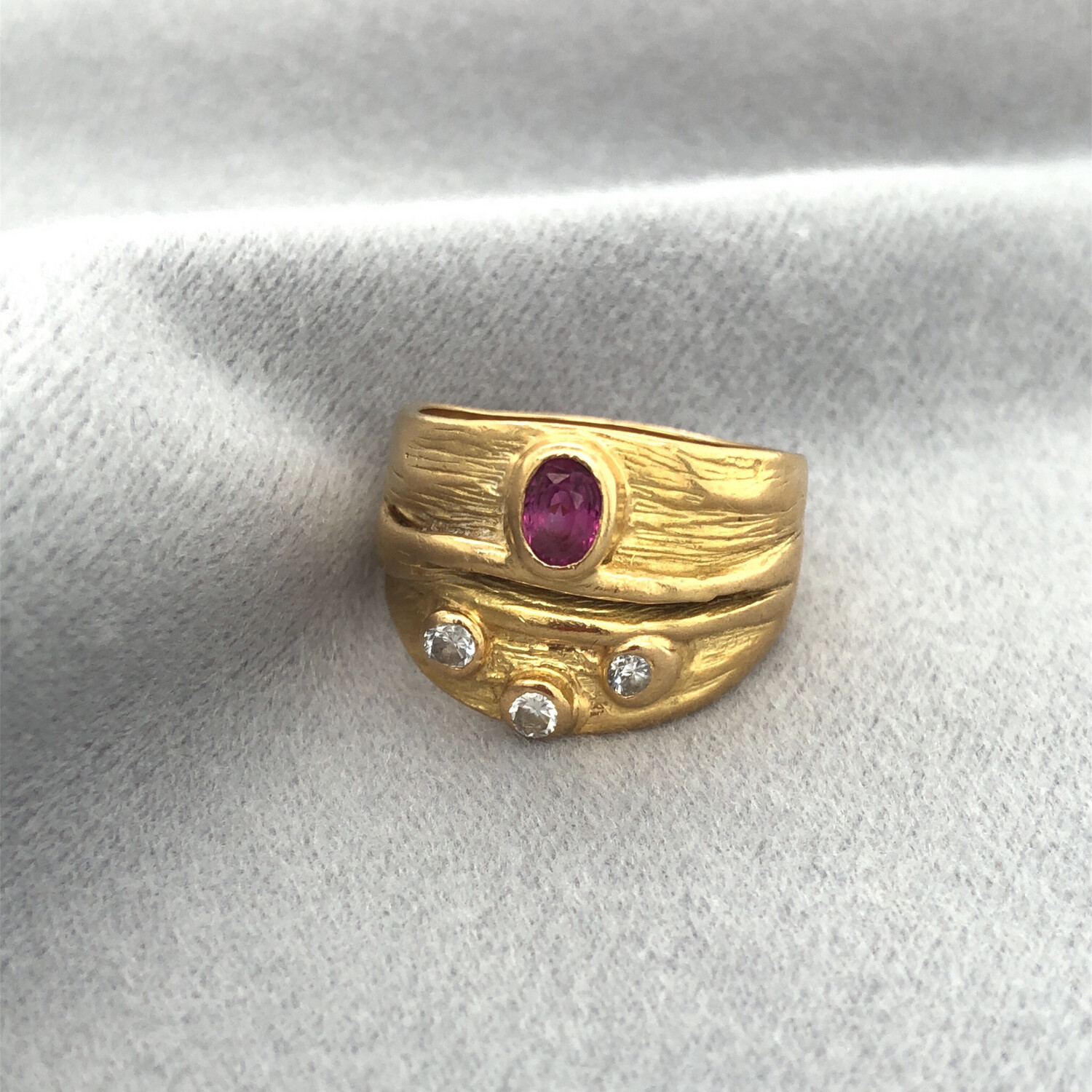 Vintage ring 0.06CT