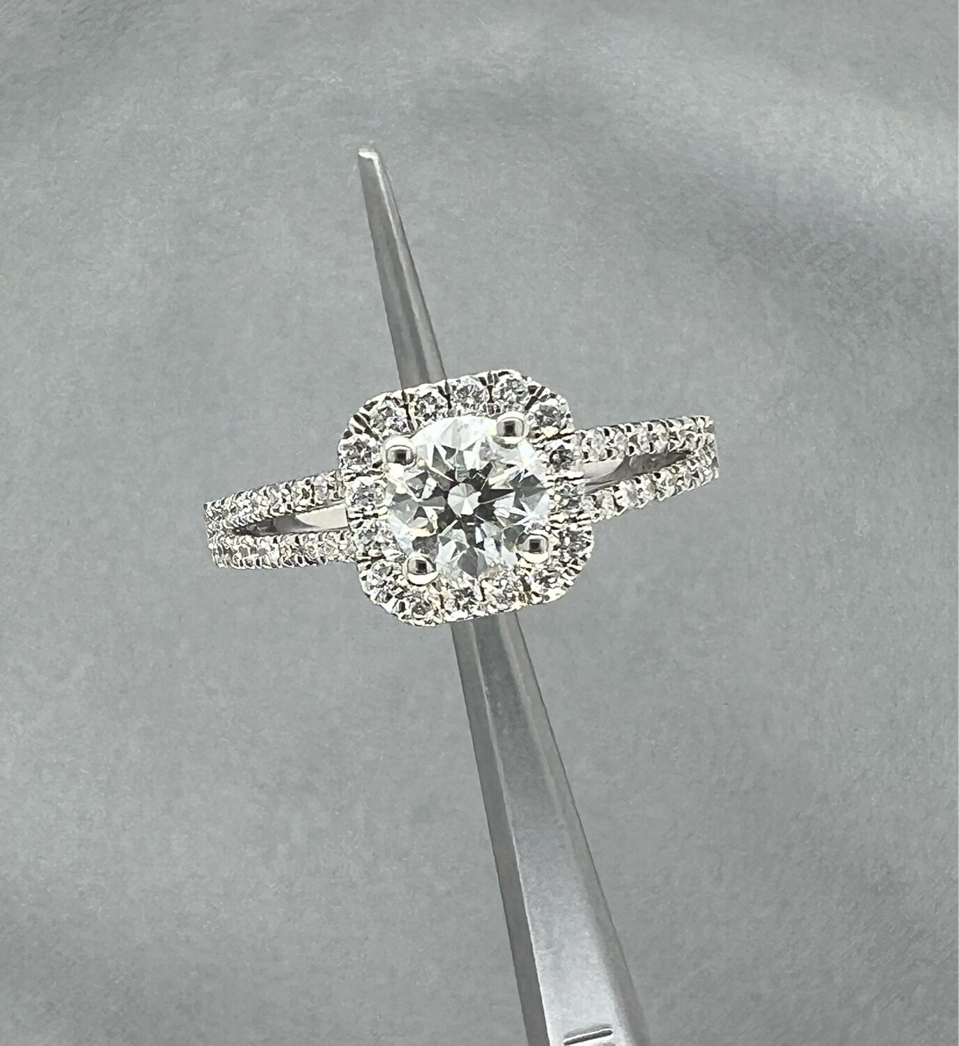 Solitair Halo Pavé 0.52CT + 0.34CT