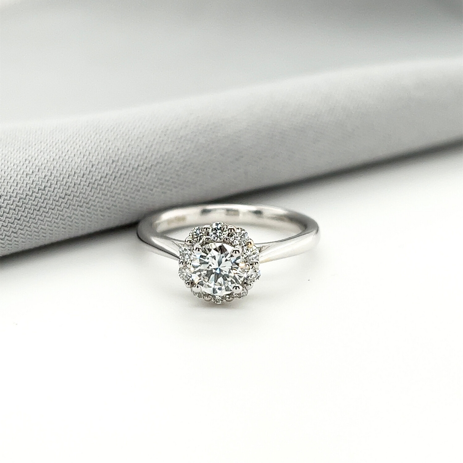 Flower Halo 0.52CT + 0.26CT