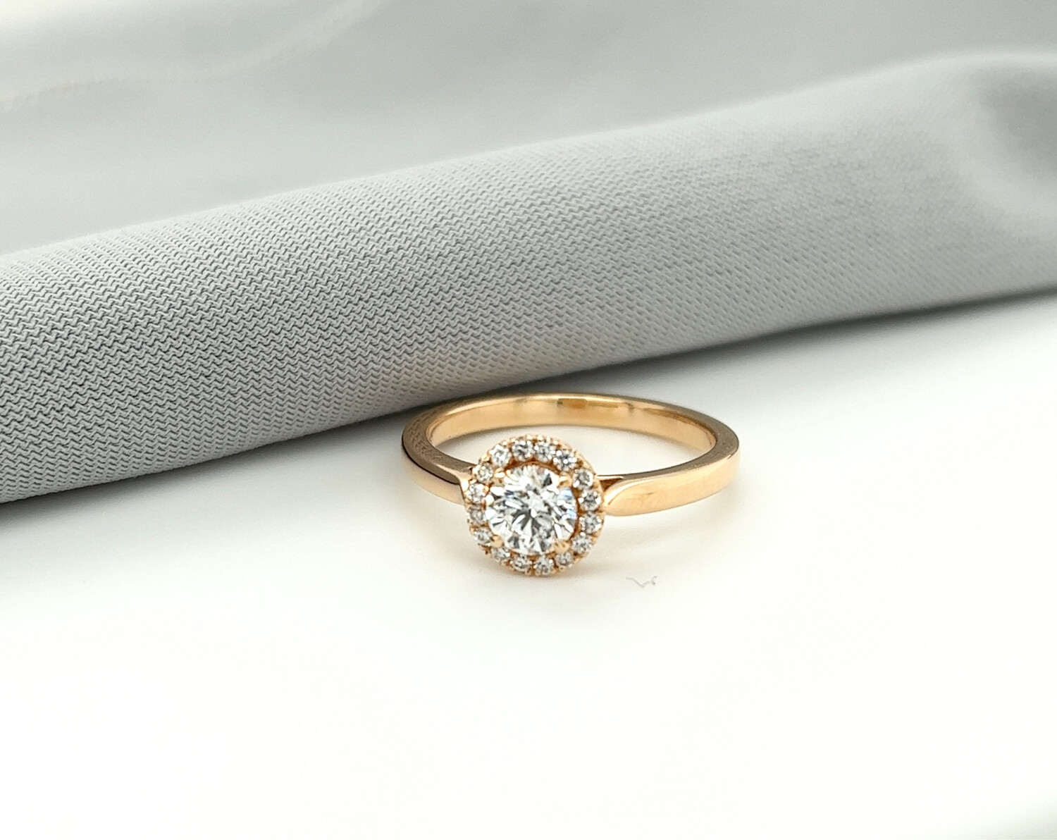Solitair Halo 0.50CT + 0.10CT