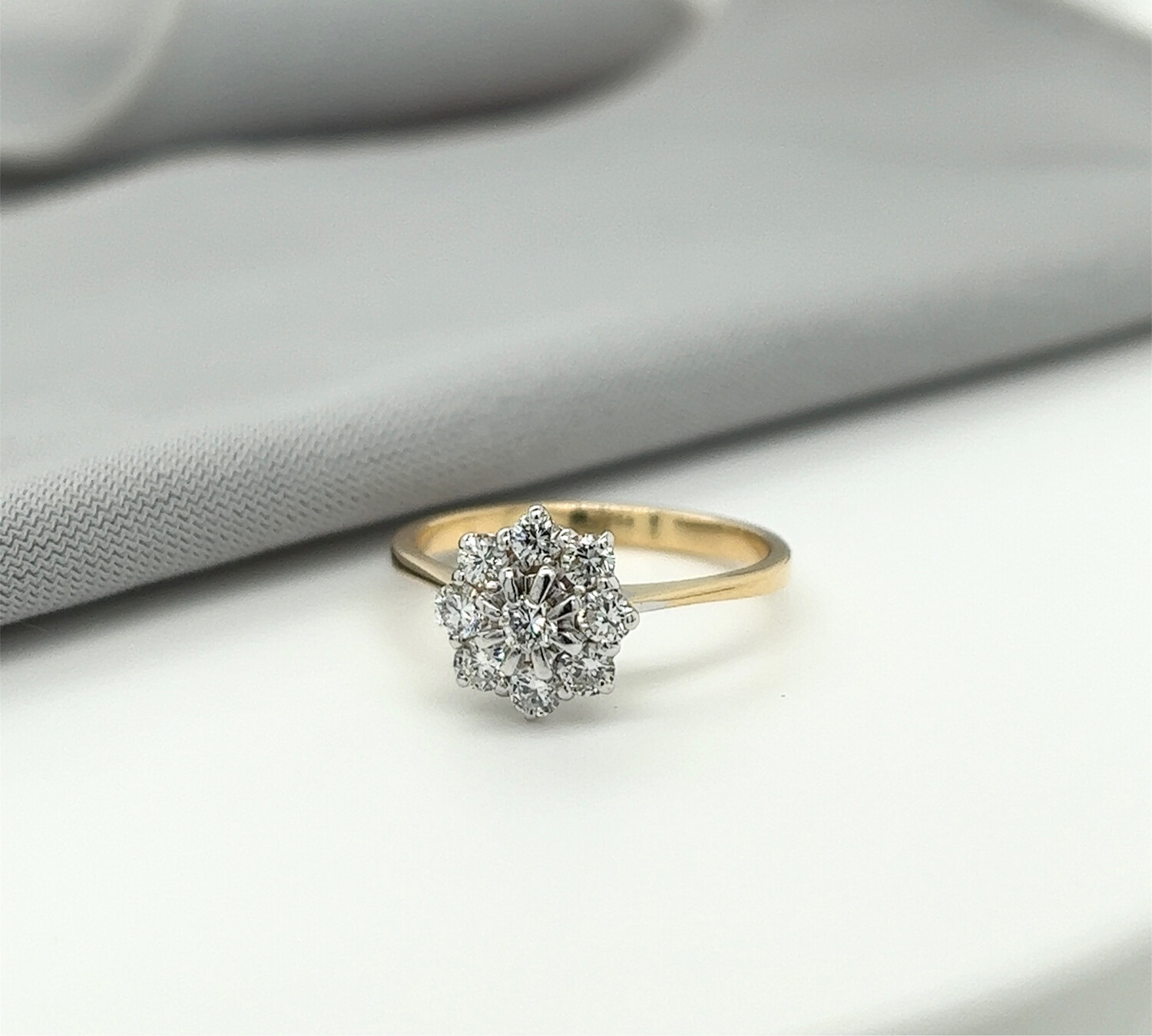 Vintage Flower Solitair 0.40CT