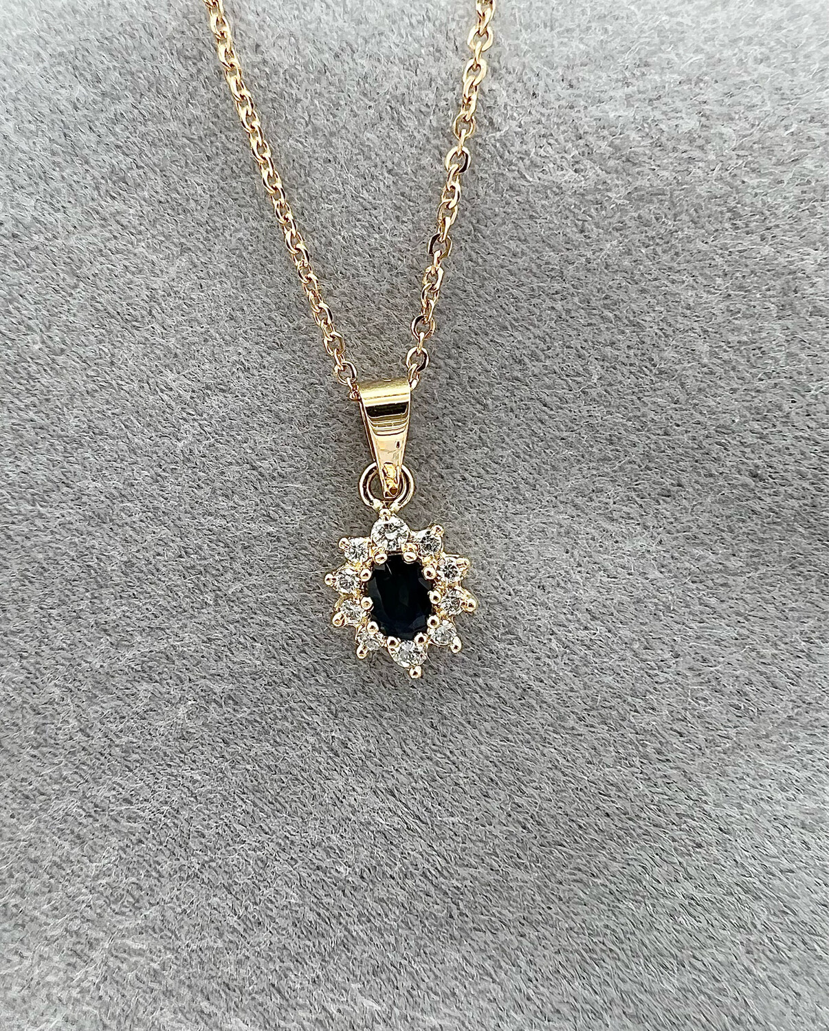 Ketting met saffier en diamant 0.06CT