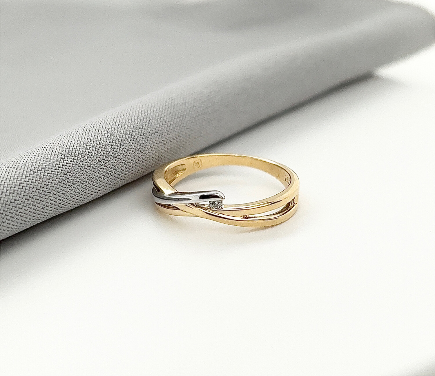 Bicolor Classy Ring 0.05CT