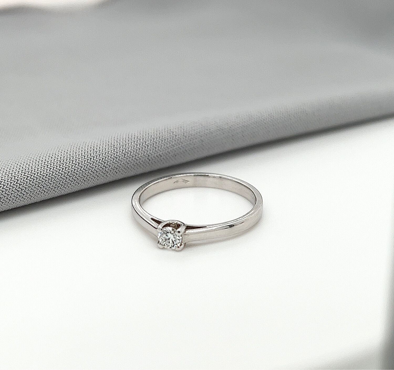 Solitair Chaton 0.15CT