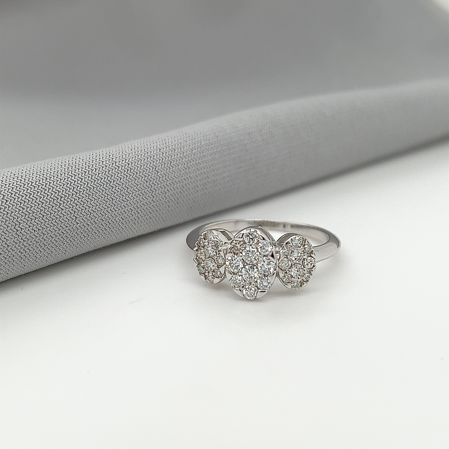 Triple Oval Ring 0.60CT