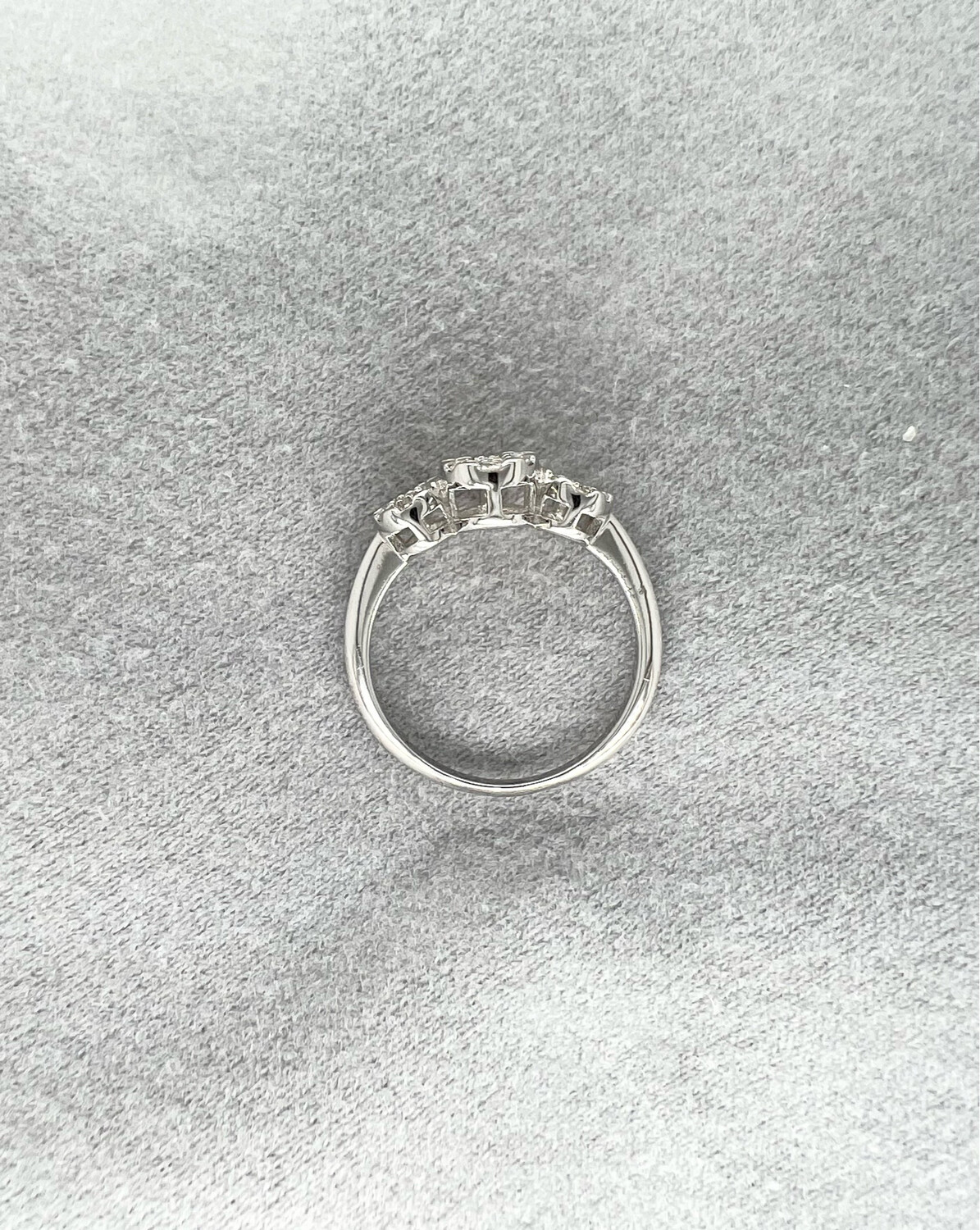 Triple Oval Ring 0.60CT