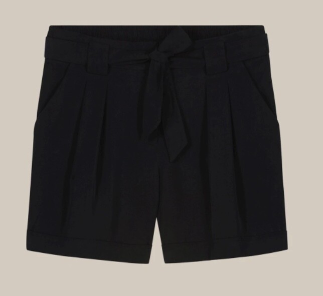 Summum Pleated Shorts Black