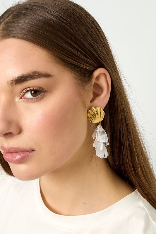 Shell Earrings White