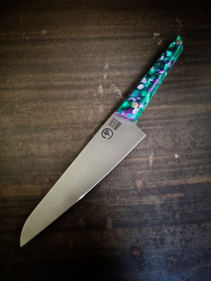 Broken kirinite