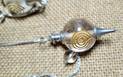 Himalayan Quartz Pendulum (Reiki symbol)