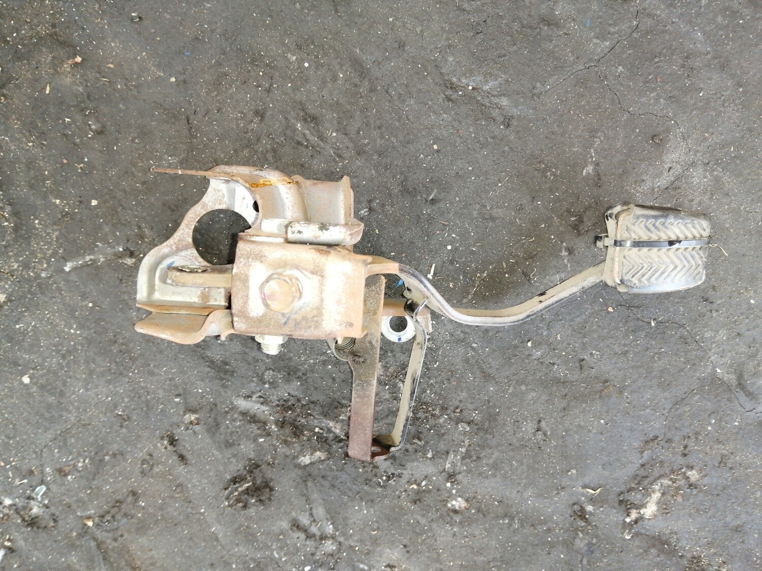 Toyota Etios clutch pedal