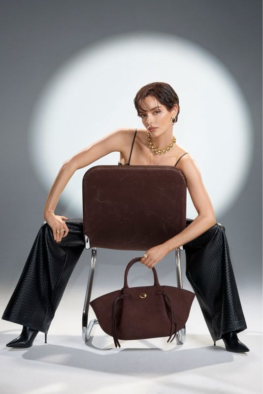 Guess borsa a mano Allegra Media Camoscio Marrone Guess borsa a mano Allegra Media Camoscio Marrone
