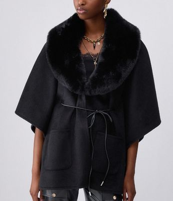 Poncho in montone sintetico Liu Jo 2F6045 T0300 Nero Donna
