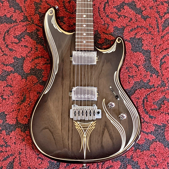 KAMINARI GUITARS Liquid 2 Black Pinstripe