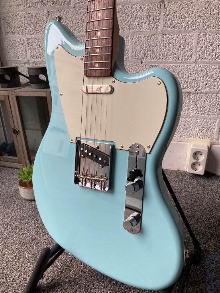 Fender Japan Offset Telecaster DAPHNE BLUE