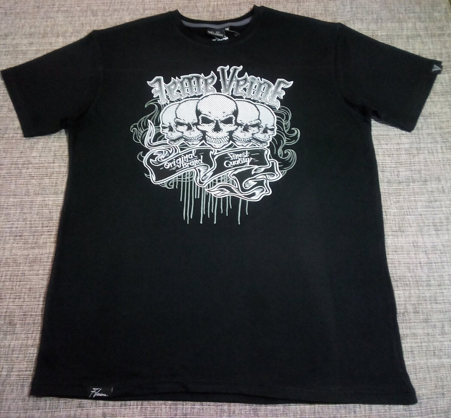 T-Shirt -  44/46 - Portrait de Cinq Crânes Souriants avec des Points Noir sur Fond Symbol Gris avec Logo "7eme Veine" sur Fond Blanc.