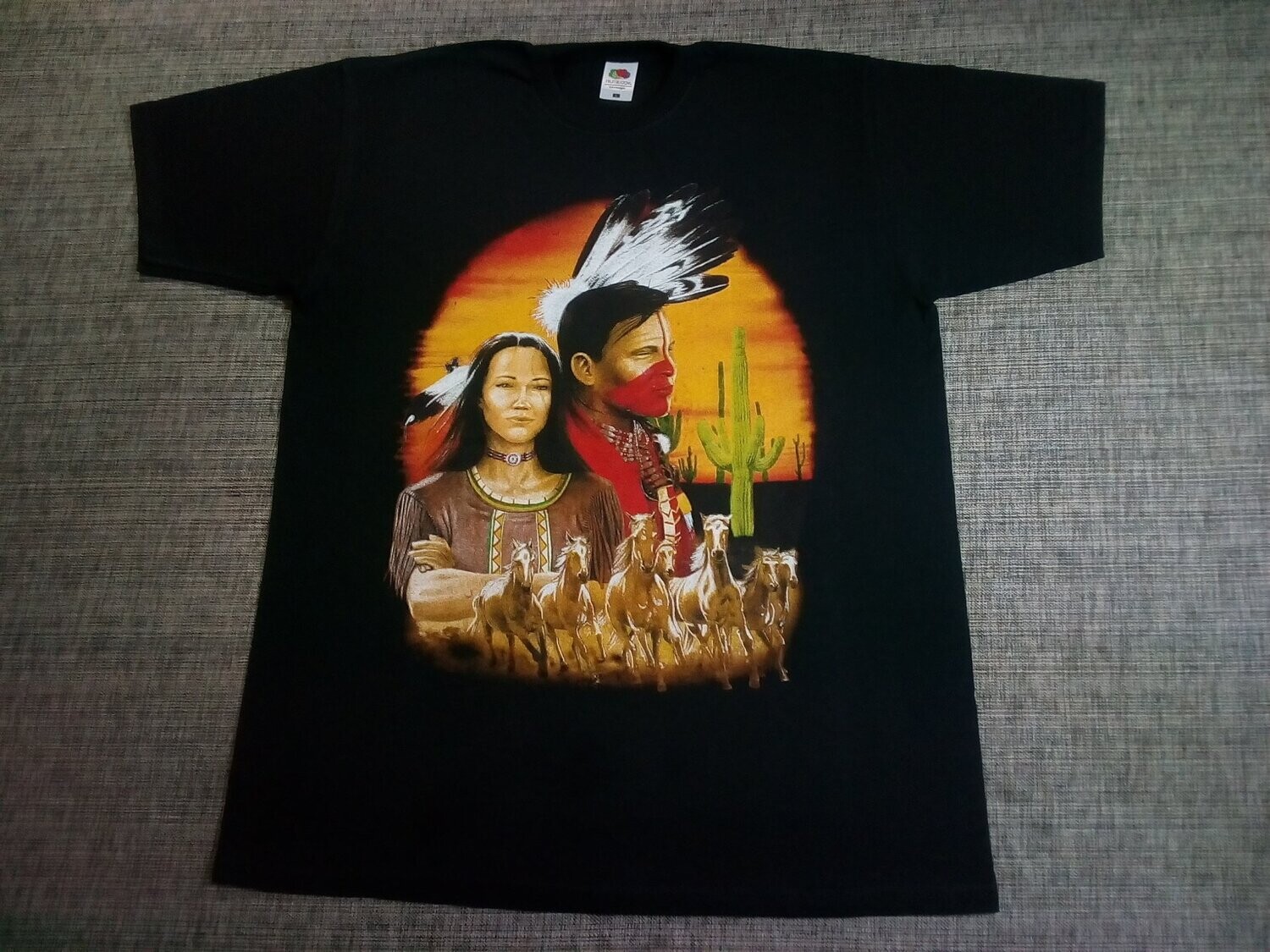 T-SHIRT - XL - Portrait  d'une Indienne et d'un Indien & 7 Chevaux  Blanc qui sont aux galops