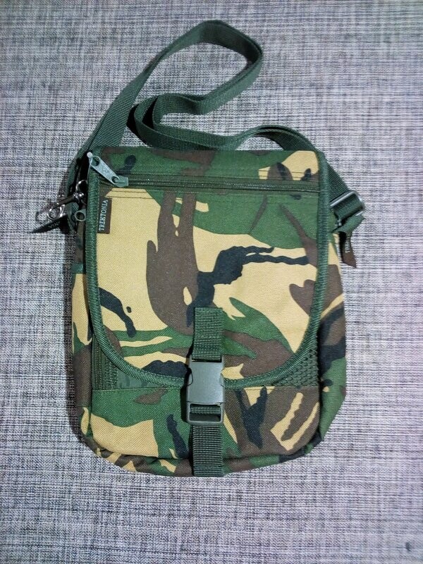 Sac Bandoulière "Style Couleur Militaire"Couleur Militaire Vert Camouflage - Pour Documents : CI Permis Etc...   - Dimension : 24x20x5 cm