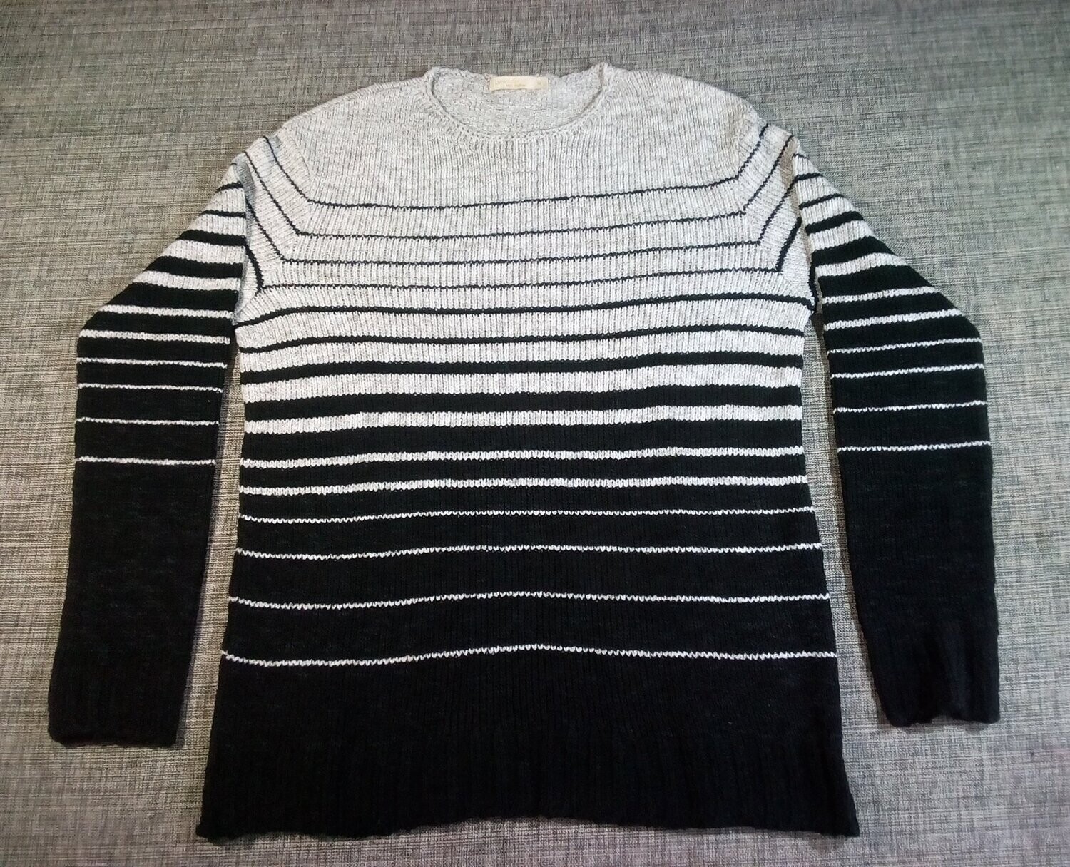 Pull-Over - Taille 50/52 - Sur une Couleur Blanc avec un Dégradé de Rayures Noir/Gris