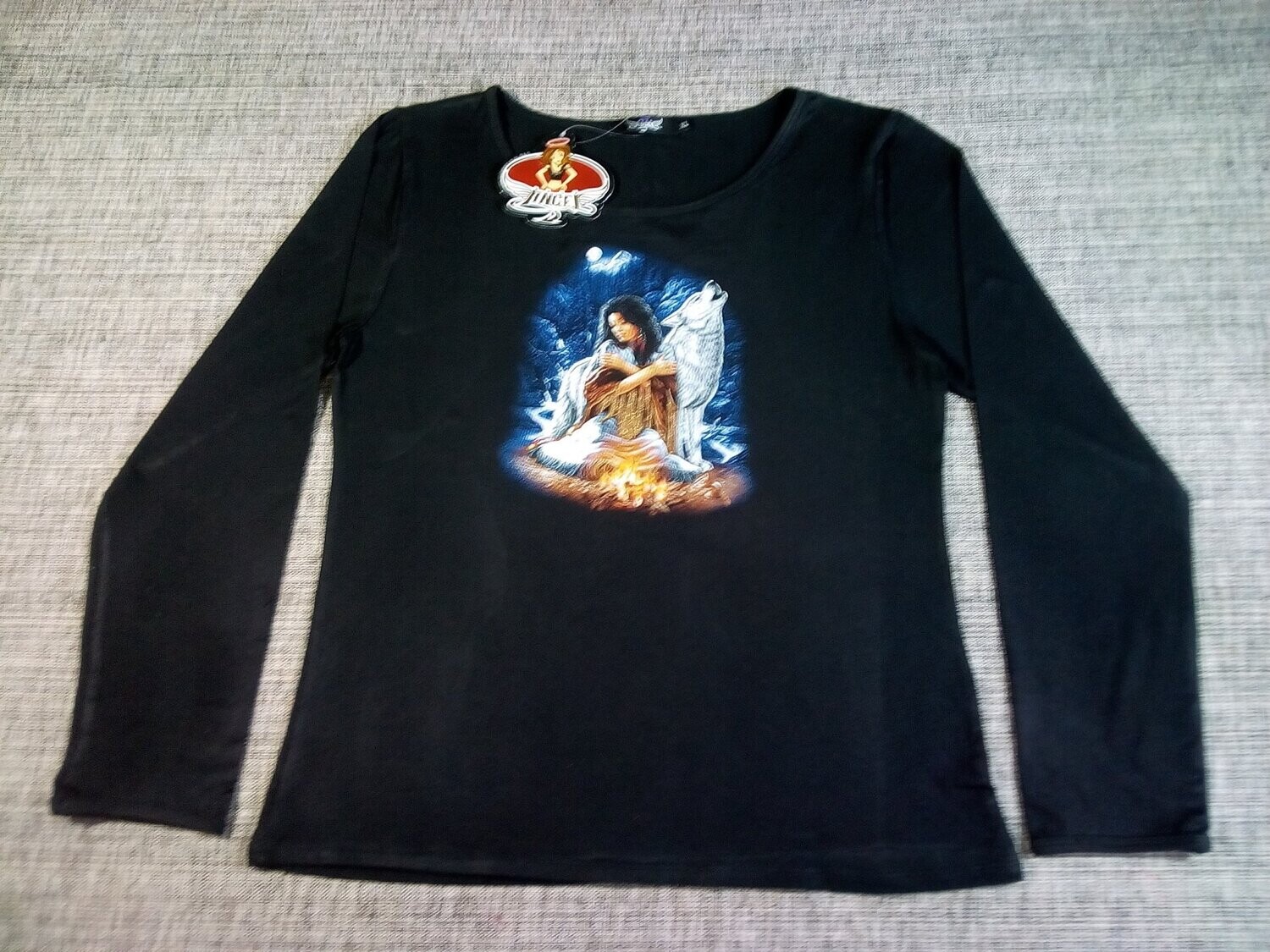 T-Shirt - M - Portrait d'une Indienne au Coin d'un Feu sa Bienveillance sur son Animal "Lapin" Derrière, son Loup Blanc,  en Position de "Hurlement" sur un Fond Bleu/Nuit de Montagne et de Lune.