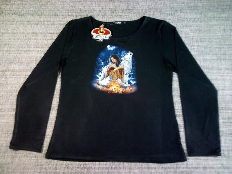 T-Shirt - M - Portrait d'une Indienne au Coin d'un Feu sa Bienveillance sur son Animal T-Shirt - M - Portrait d'une Indienne au Coin d'un Feu sa Bienveillance sur son Animal "Lapin" Derrière, son Loup Blanc, en Position de "Hurlement" sur un Fond Bleu/Nuit de Montagne et de Lune.