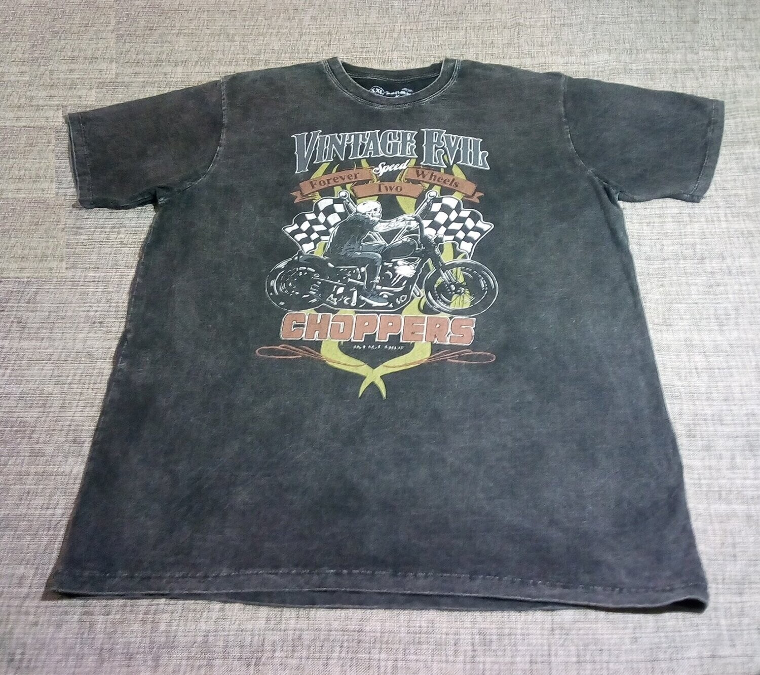 T-Shirt - 2XL - Un Motard sur sa Choppers et Deux Drapeaux de Départ avec Logo "Vintage Evil Choppers".